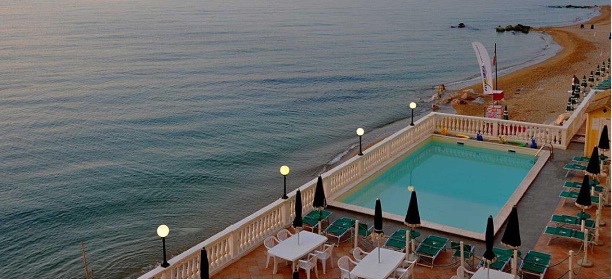 Hotel Il Brigantino Porto Recanati Esterno foto