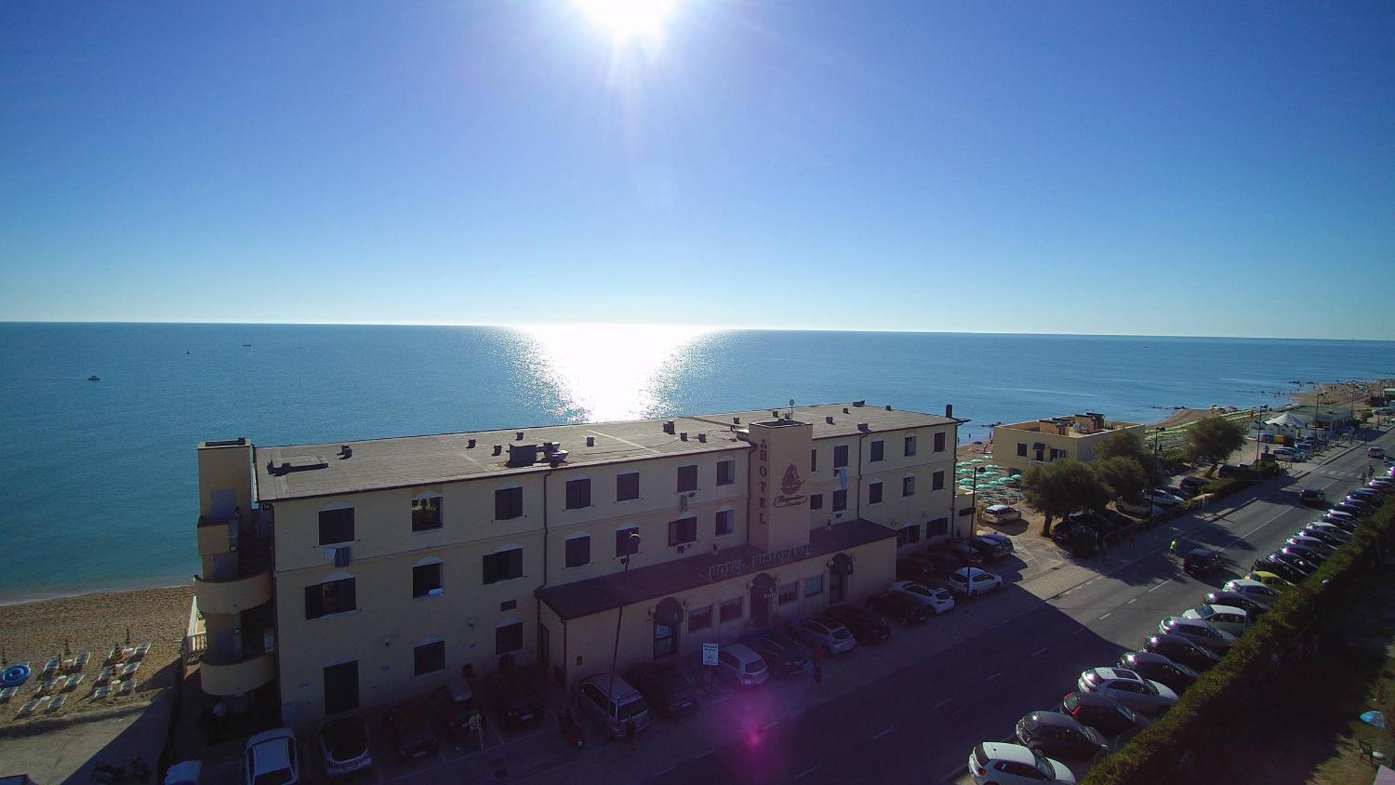 Hotel Il Brigantino Porto Recanati Esterno foto