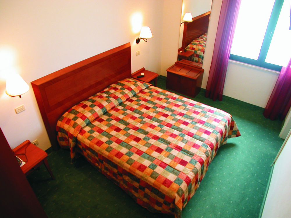 Hotel Il Brigantino Porto Recanati Esterno foto