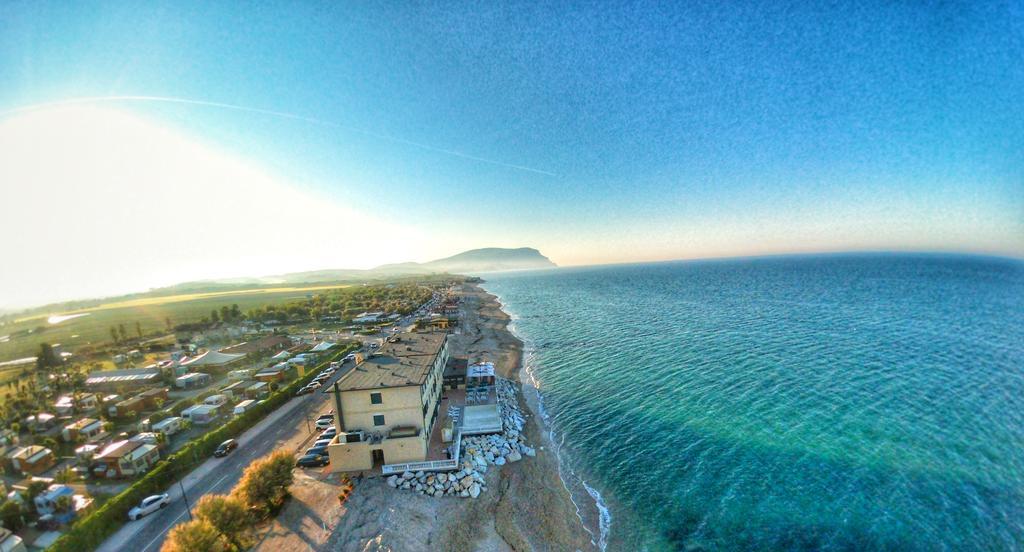 Hotel Il Brigantino Porto Recanati Esterno foto