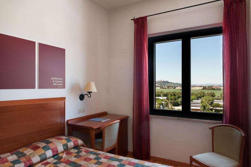 Hotel Il Brigantino Porto Recanati Esterno foto