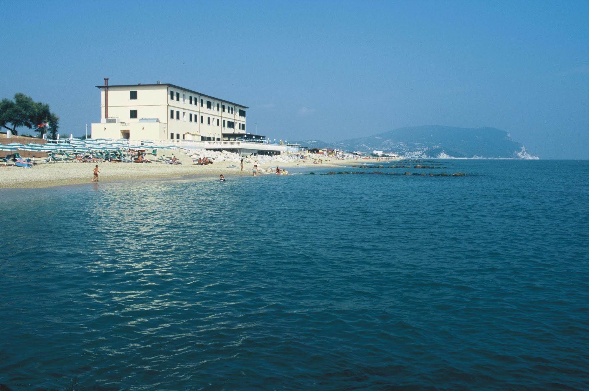 Hotel Il Brigantino Porto Recanati Esterno foto
