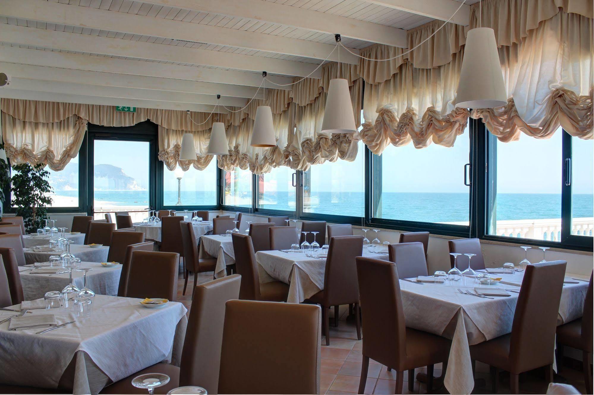 Hotel Il Brigantino Porto Recanati Esterno foto